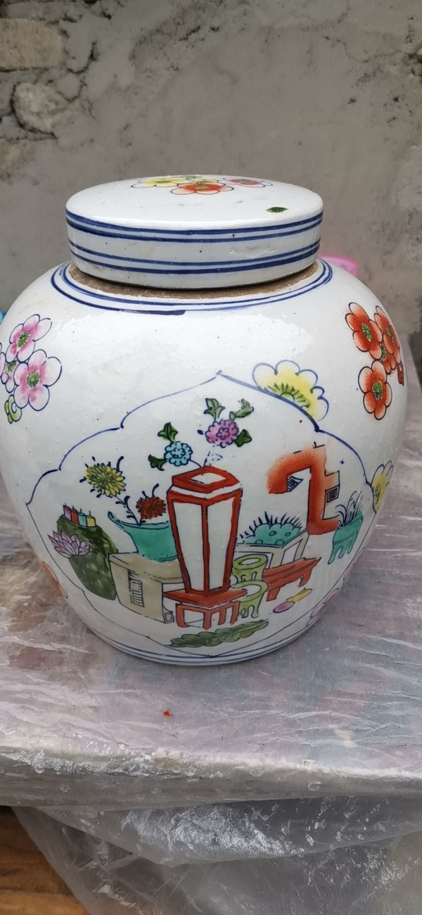 古玩陶瓷斗彩博古紋蓋罐拍賣,當前價格2000元
