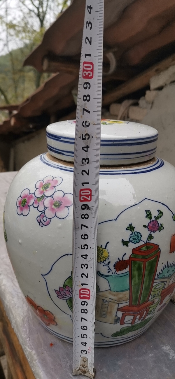 古玩陶瓷斗彩博古紋蓋罐拍賣,當前價格2000元