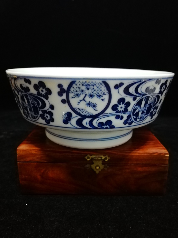 古玩陶瓷日本省名師青花花卉紋筆洗拍賣,當前價格900元