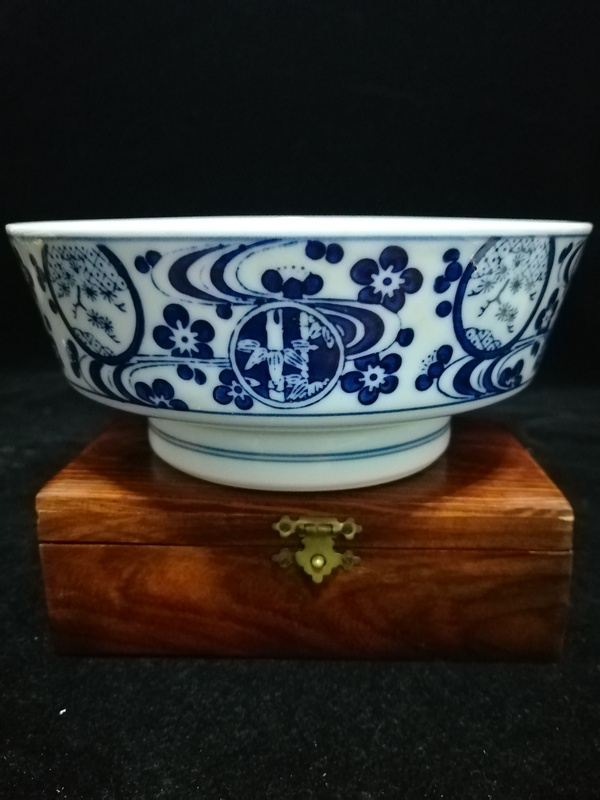 古玩陶瓷日本省名師青花花卉紋筆洗拍賣,當前價格900元