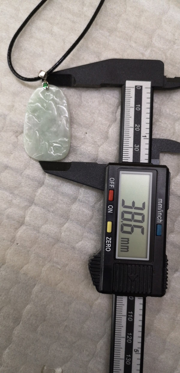 古玩玉器山水牌子拍賣,當前價格220元