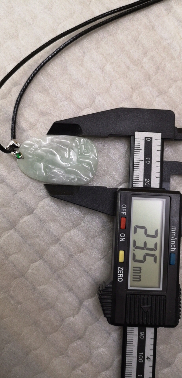 古玩玉器山水牌子拍賣,當前價格220元