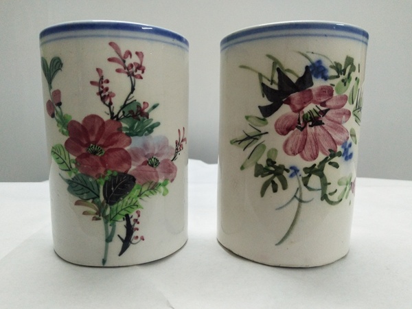 古玩陶瓷民國(guó)花卉紋筆筒一對(duì)拍賣，當(dāng)前價(jià)格1200元