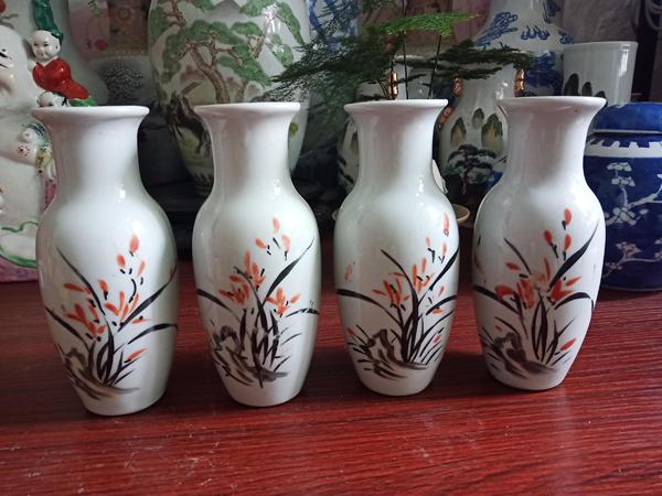 古玩陶瓷花卉紋瓶拍賣,當前價格388元