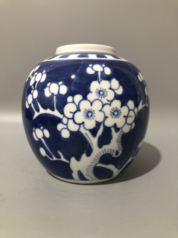 古玩陶瓷青花留白冰梅紋罐拍賣(mài),當(dāng)前價(jià)格500元