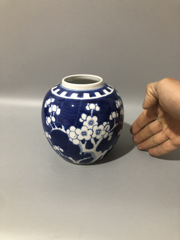 古玩陶瓷青花留白冰梅紋罐拍賣,當前價格500元