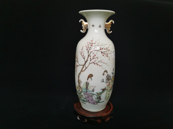 古玩陶瓷點(diǎn)擊頭像看更多   （已保真）仕女紋福耳瓶拍賣，當(dāng)前價(jià)格1300元