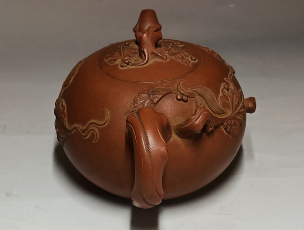 古玩雜項大紅袍松鼠葡萄紫砂壺拍賣,當前價格1666元