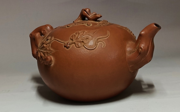 古玩雜項大紅袍松鼠葡萄紫砂壺拍賣，當前價格1666元