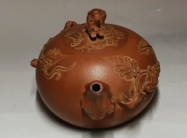 古玩雜項大紅袍松鼠葡萄紫砂壺拍賣,當前價格1666元