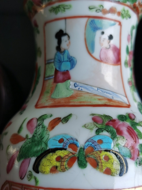 古玩陶瓷《清代同治》人物紋廣彩瓶拍賣,當前價格6000元