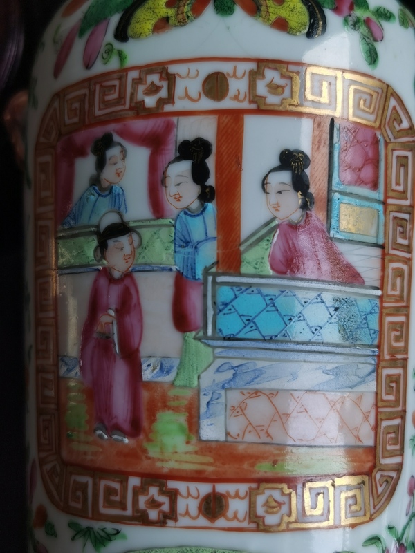 古玩陶瓷《清代同治》人物紋廣彩瓶拍賣，當前價格6000元