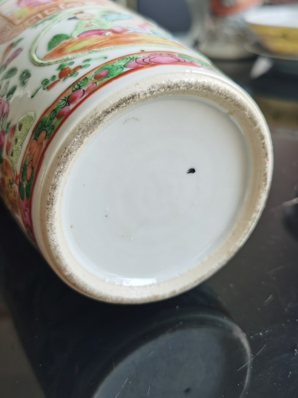 古玩陶瓷《清代同治》人物紋廣彩瓶拍賣，當前價格6000元