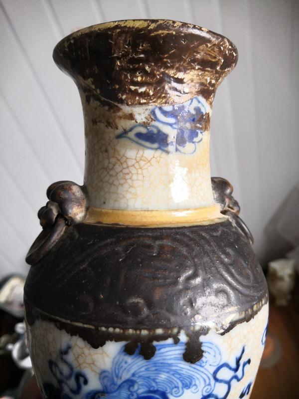 古玩陶瓷哥釉青花獅子滾繡球紋雙耳瓶拍賣,當(dāng)前價(jià)格500元