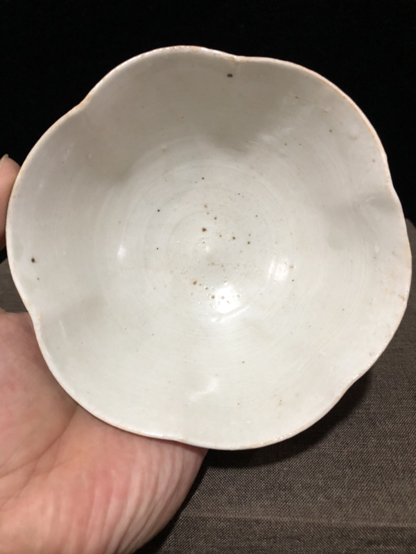 古玩陶瓷北宋白瓷六瓣出筋花口碗（館藏級精品）拍賣，當前價格16800元