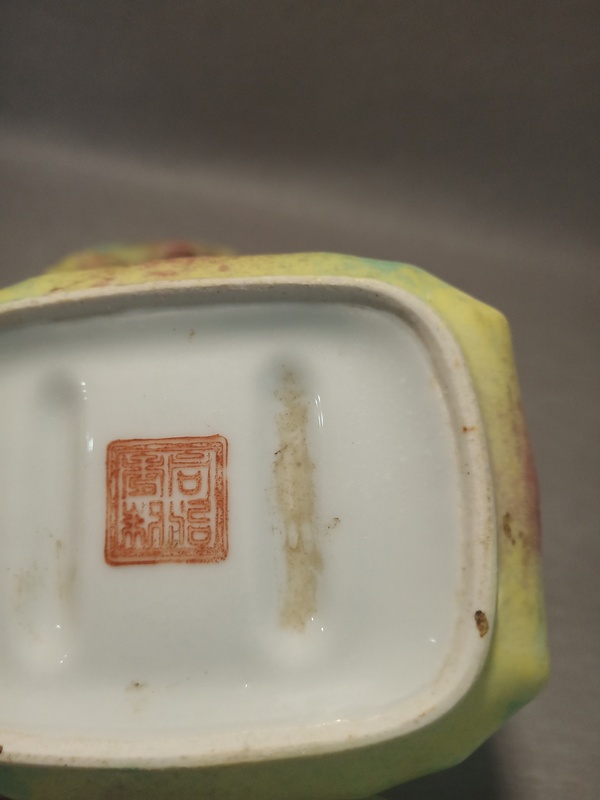 古玩陶瓷吹釉八方蓋盒拍賣,當(dāng)前價格700元