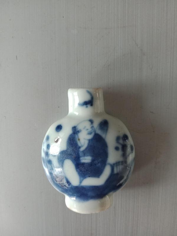 古玩陶瓷晚清人物紋青花鼻煙壺拍賣,當前價格1200元