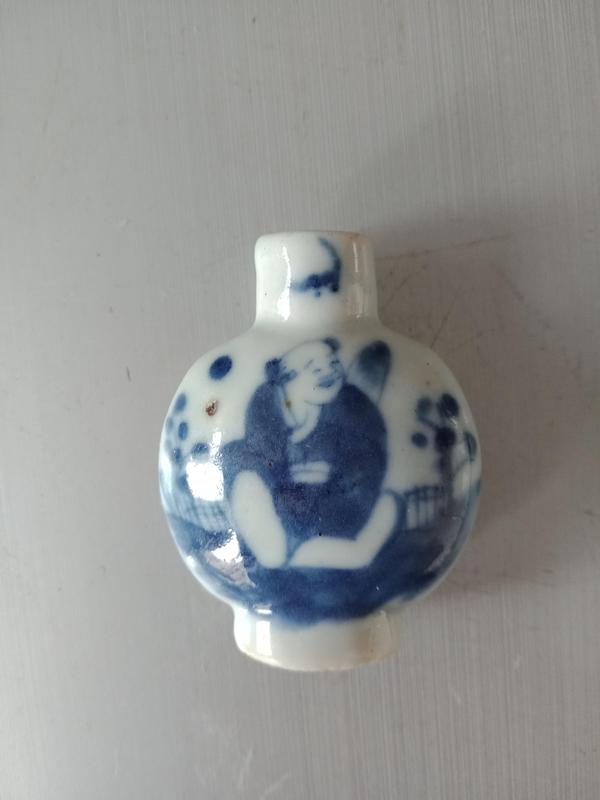 古玩陶瓷晚清人物紋青花鼻煙壺拍賣,當前價格1200元