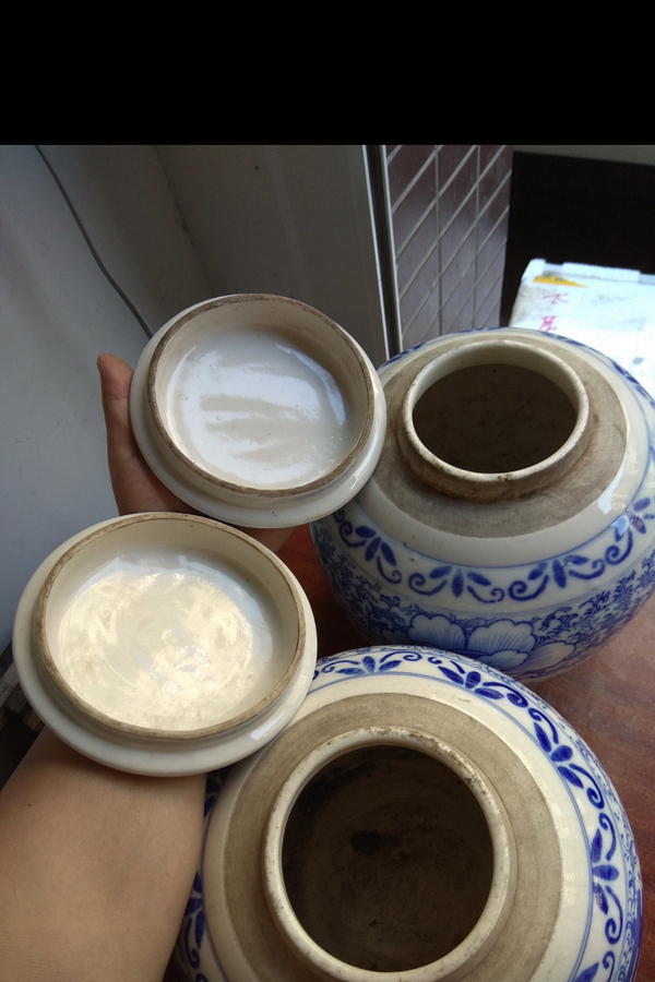 古玩陶瓷花卉紋青花罐拍賣，當前價格2000元
