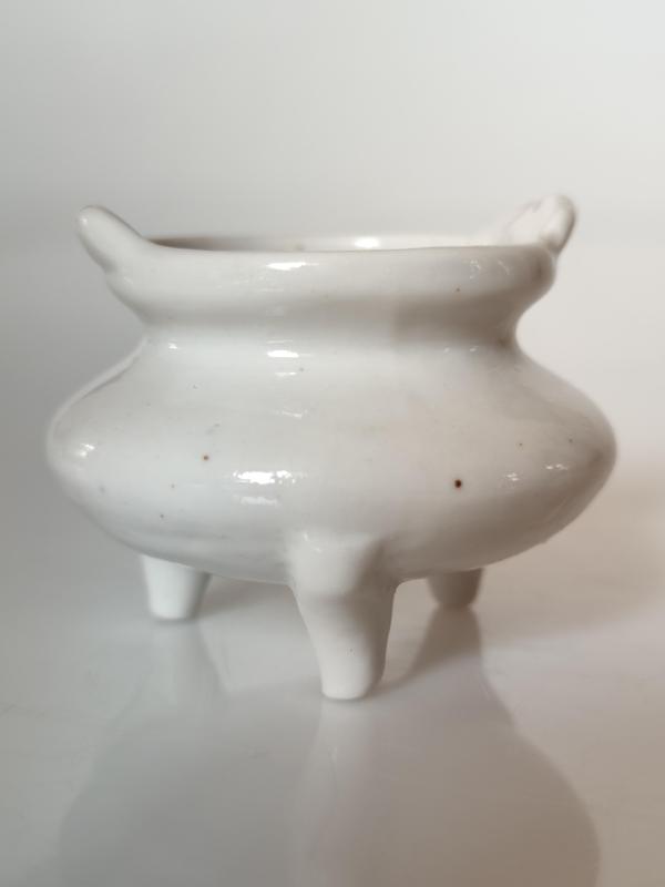 古玩轉(zhuǎn)賣民國德化白釉雙耳三足香爐拍賣，當(dāng)前價格999元