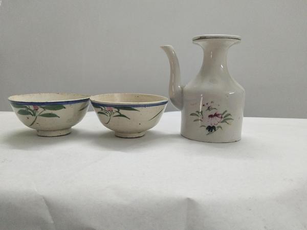 古玩陶瓷民國彩繪花卉紋壺碗一套拍賣，當(dāng)前價格800元