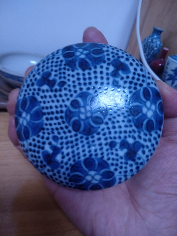 古玩陶瓷清中期花卉紋青花蓋盒拍賣,當前價格666元