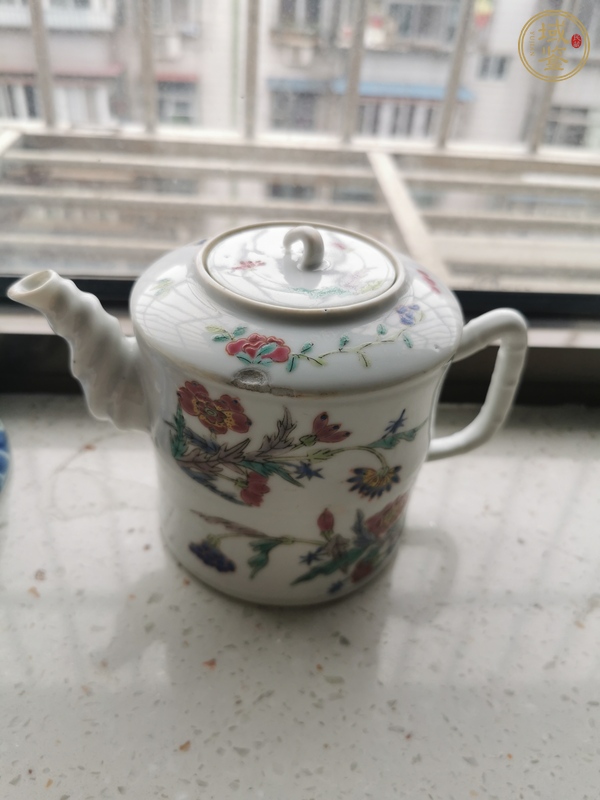 古玩陶瓷粉彩花卉紋茶壺真品鑒賞圖