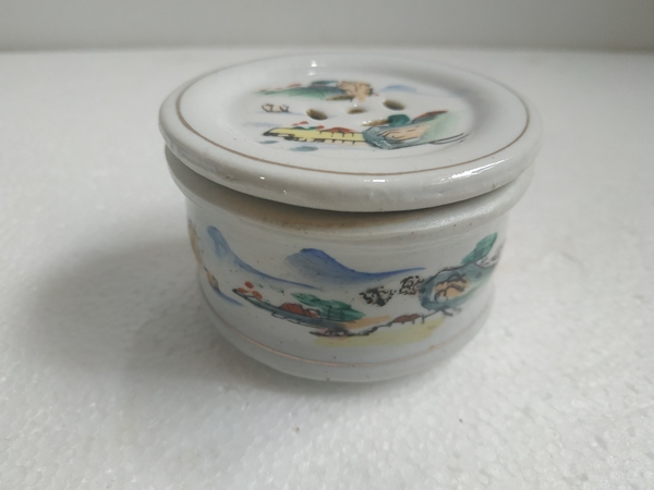 古玩陶瓷粉彩山水紋蓋罐拍賣,當前價格168元