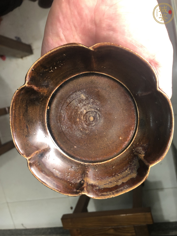 古玩陶瓷宋代·醬釉花口洗真品鑒賞圖