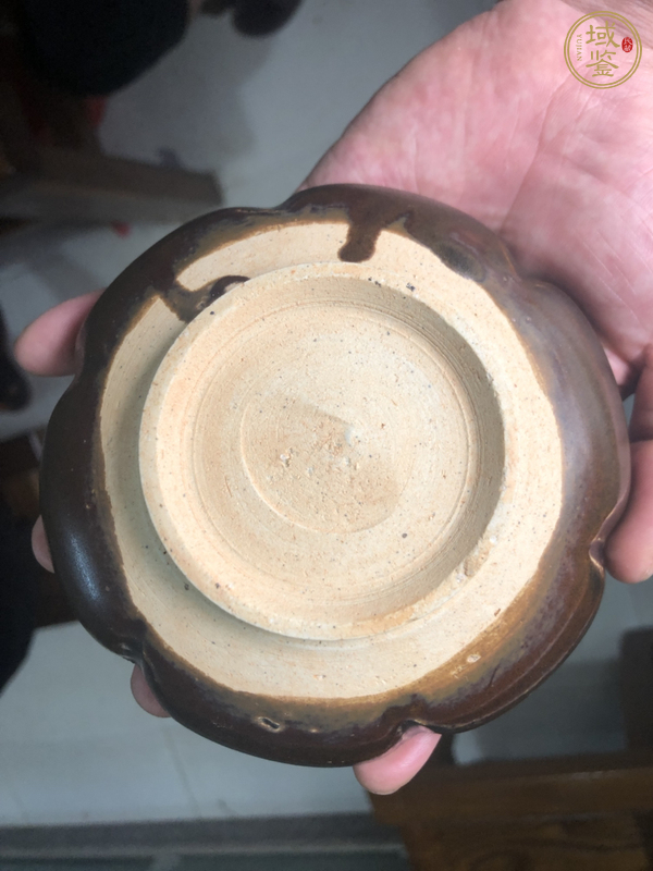 古玩陶瓷宋代·醬釉花口洗真品鑒賞圖