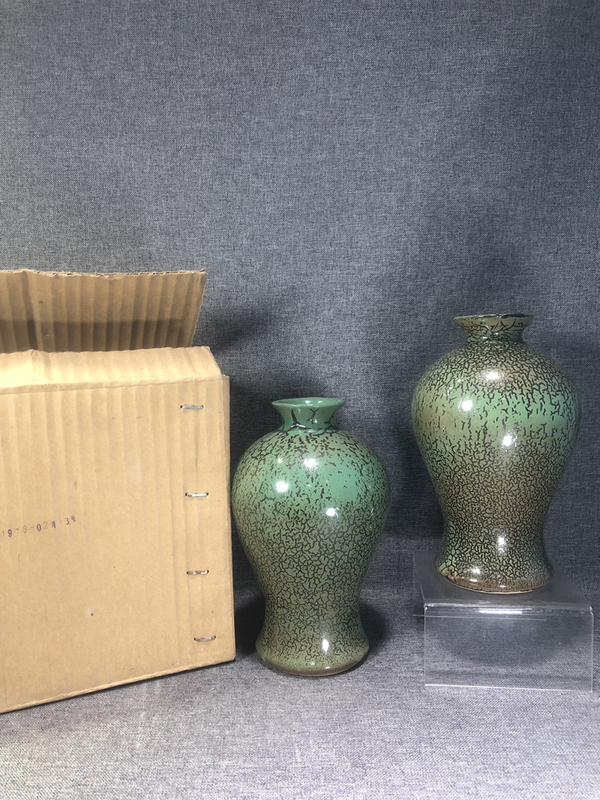 古玩陶瓷70年代精品貴妃笑梅瓶 類似的一對拍賣,當前價格289元