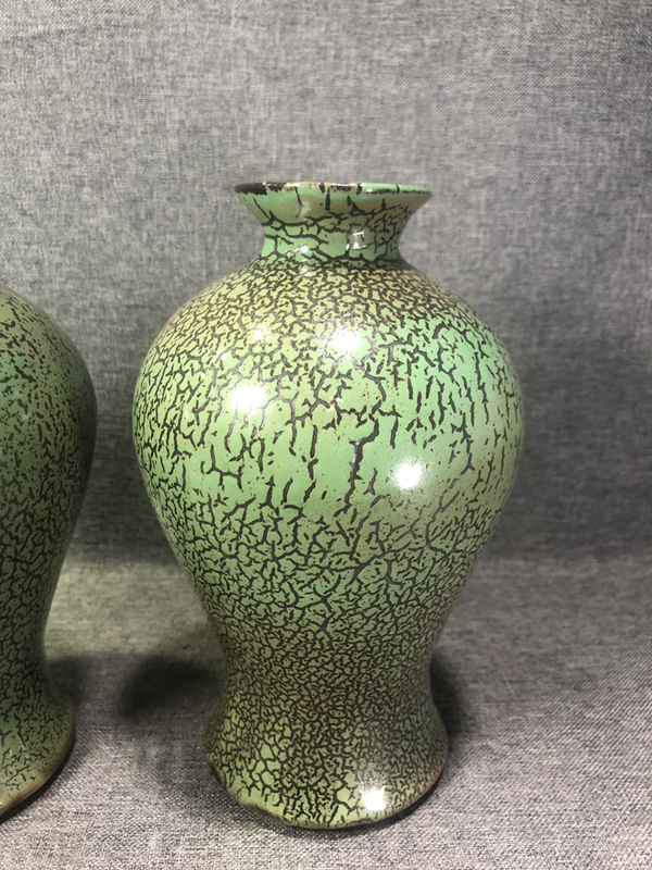 古玩陶瓷70年代精品貴妃笑梅瓶 類似的一對拍賣,當前價格289元