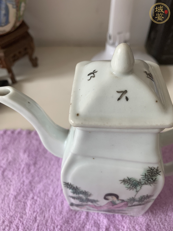 古玩陶瓷粉彩人物紋茶壺真品鑒賞圖