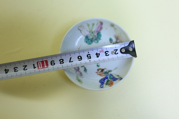 古玩陶瓷民國時期花蝶紋粉彩盤拍賣,當前價格120元