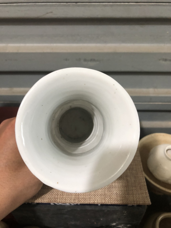 古玩陶瓷白釉梅花壽紋花觚拍賣,當前價格0元