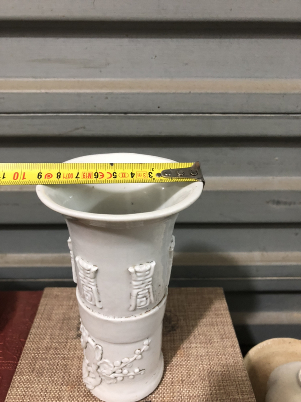 古玩陶瓷白釉梅花壽紋花觚拍賣,當前價格0元