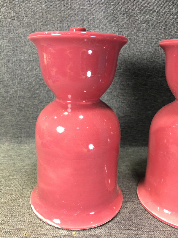 古玩陶瓷70年代精品胭脂紅釉燭臺一對,老庫存原盒子拍賣,當前價格189元