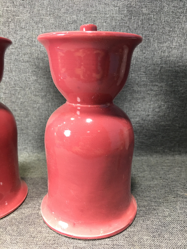 古玩陶瓷70年代精品胭脂紅釉燭臺一對,老庫存原盒子拍賣,當前價格189元