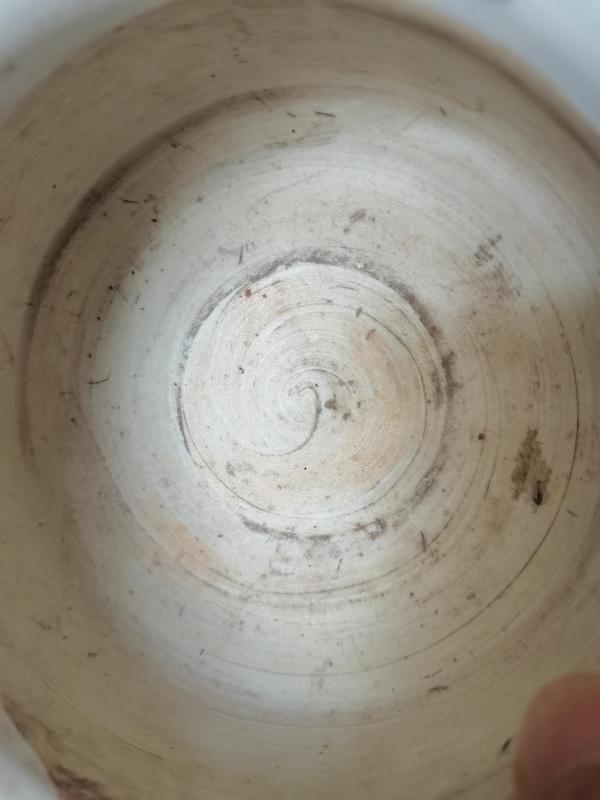 古玩陶瓷清中期山水紋青花三足爐拍賣,當前價格2000元