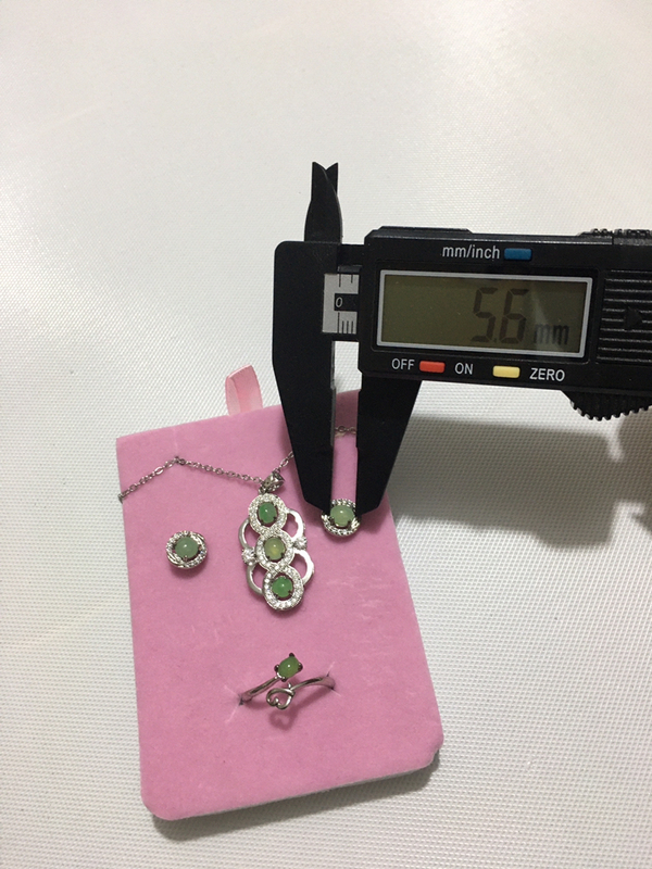 古玩玉器翡翠鑲嵌件拍賣,當前價格398元