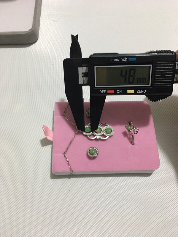 古玩玉器翡翠鑲嵌件拍賣,當前價格398元
