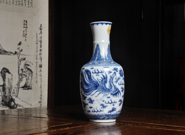 古玩陶瓷大清乾隆年制款龍鳳紋青花瓶拍賣,當(dāng)前價格20000元