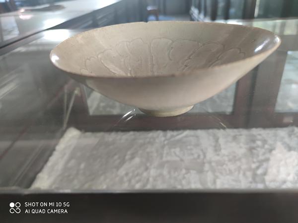 古玩陶瓷刻花篦紋影清碗拍賣,當前價格1600元
