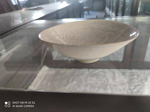 古玩陶瓷刻花篦紋影清碗拍賣,當前價格1600元