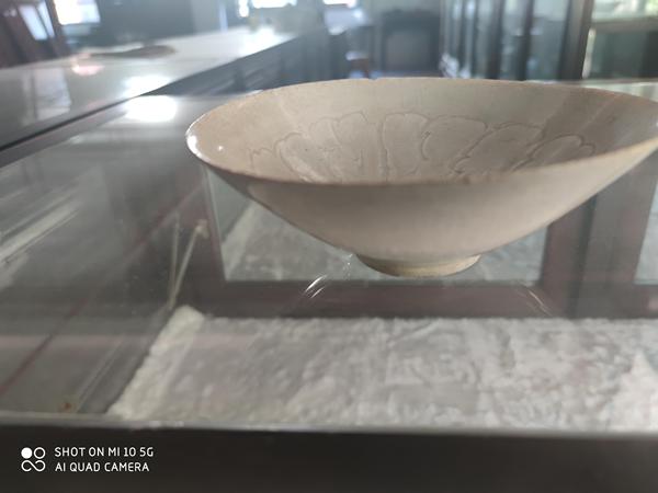 古玩陶瓷刻花篦紋影清碗拍賣,當前價格1600元