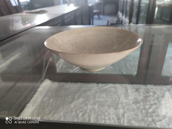 古玩陶瓷刻花篦紋影清碗拍賣,當前價格1600元