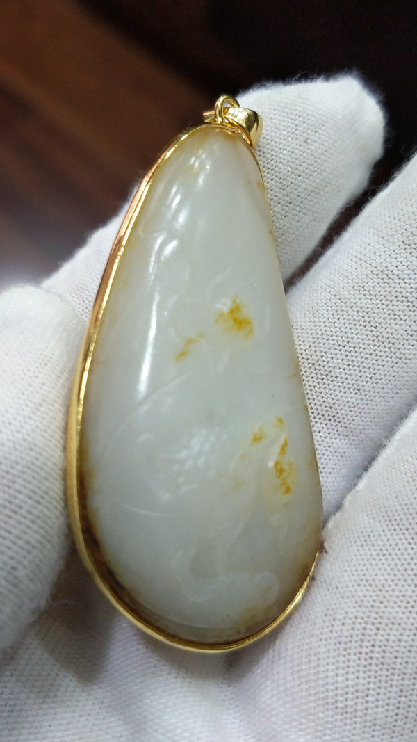 古玩轉(zhuǎn)賣和田籽料掛件拍賣，當(dāng)前價(jià)格399元