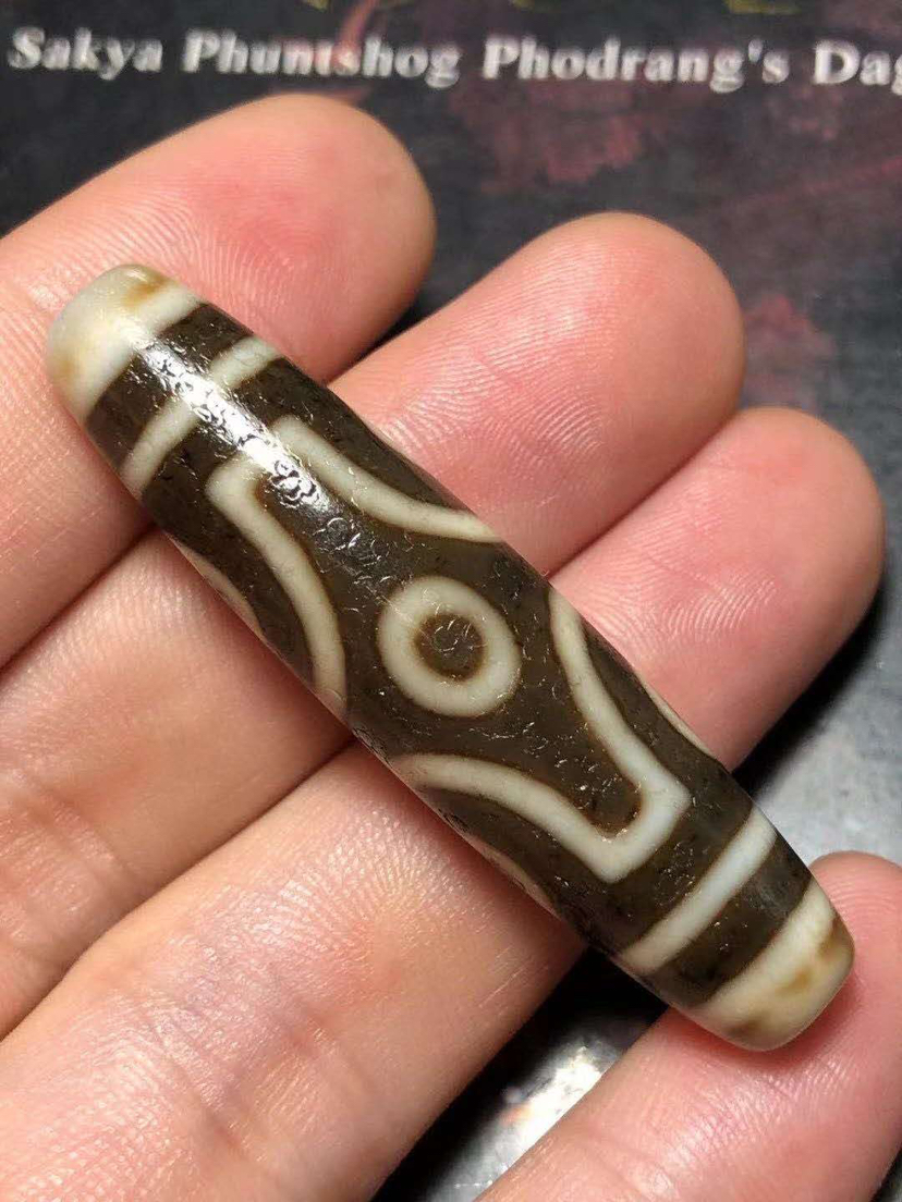 西蔵老礦手工伝承九眼天珠と赤龍紋三眼天