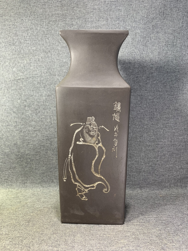 古玩陶瓷拍賣會級別!70年代紫砂一廠(鐘馗)竹林紋三角紫砂拍賣,當前價格1690元