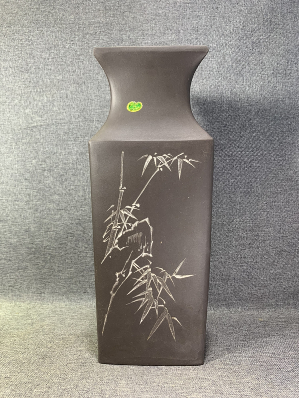 古玩陶瓷拍賣會級別!70年代紫砂一廠(鐘馗)竹林紋三角紫砂拍賣,當前價格1690元